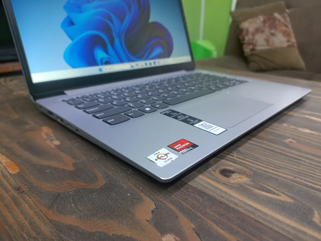 IDEAPAD SLIM 1 foto 2