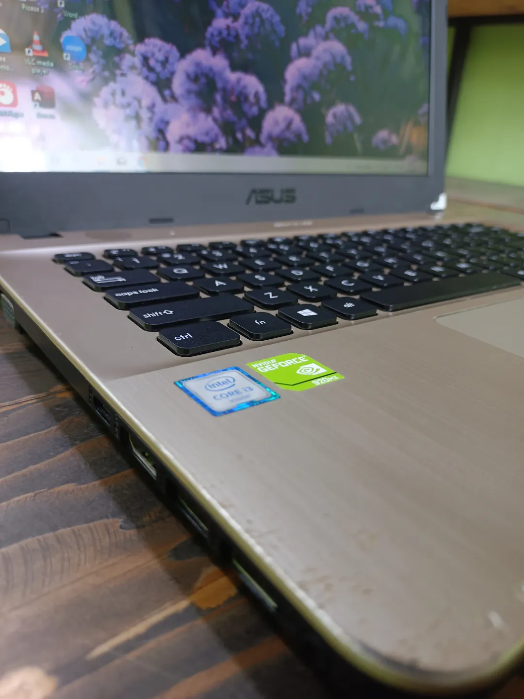 Asus X441U foto 2